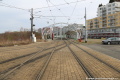 Tramvajová trať se spojuje s kolejemi smyčky Sídliště Barrandov a pokračuje do prostor zastávek Sídliště Barrandov.