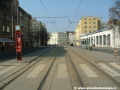 Před zastávkami Špitálská zvládne tramvajová trať překonat další přejezd pro automobily, tentokráte již poslední, na úrovni Špitálské ulice.