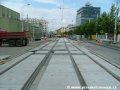 Mezi zastávkami Strážní a Loudovou ulicí dochází k zakrývání tratě zákrytovými panely stejné konstrukce jako v dříve rekonstruovaném úseku na Spojovací. | 13.8.2006