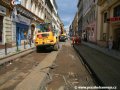 Rekonstrukce tramvajové trati v Lidické ulici začala snášením původních velkoplošných panelů BKV. | 24.7.2007