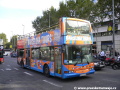 Dvoupatrové turistické autobusy Dennis Trident 2, opatřené na míru stavěnými karoseriemi výrobce East Lancashire Coach, křižují centrem Barcelony | 10.-15.7.2008