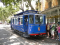 Historická tramvaj Tramvía Blau (modrá tramvaj) číslo 7 v konečné zastávce, která slouží současně pro výstup i nástup cestujících | 10.-15.7.2008