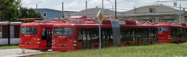Zatímco na jednom konci vozovny Jurajov dvor stojí mimo troleje novotou vonící trolejbusy Škoda 31 Tr SOR,... | 26.6.2015