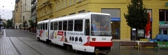 Linka 5 byla kvůli výluce v oblasti České vedena přes Náměstí Svobody. Vůz K2R #1003 rekonstruovaný v roce 1997 má před sebou ještě přes pět let provozu. | 30.8.2010