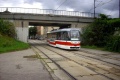 Podjezdem pod železniční tratí se k centru měst přibližuje již viděné Vario #1596. | 30.8.2010