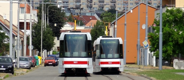Vozy RT6N1 ev.č.1801 a 1802 ve smyčce Vozovna Komín. | 30.7.2013