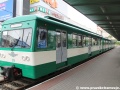 Elektrická jednotka MXA s čelními motorovými vozy ev.č.916+915 vypravený na linku H8 v konečné stanici Örs vezér tere u stejnojmenné stanice metra linky M2. | 12.7.2012