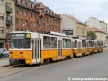 Trojice vozů T5C5 ev.č.4244+4273+4301 vypravená na linku 14 zdárně překonala nástrahy křižovatky a vjíždí do zastávky Róbert Károly körút. | 12.7.2012