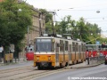 ...tak během stanicování nám před ní „křoví“ tvoří trolejbus Ikarus 280T překonávající křižovatku. | 12.7.2012
