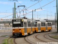 Souprava vozů T5C5 ev.č.4287+4218 vypravená na linku 18 odbočuje do zastávky Döbrentei tér. | 12.7.2012