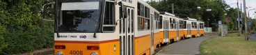 Souprava vozů T5C5K2 #4008+4040+4099 na lince 14 odbavuje cestující v zastávce Angyalföld kocsiszín. | 27.6.2017