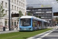 Variobahn #908 na lince 5 odbavuje cestující v zastávce Stefan-Heym-Platz. | 11.8.2021