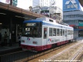 Opět vůz 808, tentokrát v nástupní zastávce Hiroshima Station, kde nabírá cestující | 30.10.2008