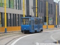 Vůz T6A5 ev.č.617, který opustil zastávku Senný trh, pochází z roku 1992. Netradiční modrý nátěr je pozůstatkem celovozové reklamy společnosti Firotour, odstraněné v květnu roku 2010. | 14.7.2012