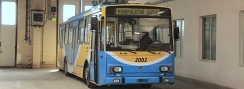 Trolejbus Škoda 14 Tr 17/7M ev.č.2002 z roku 1999 ve vozovně. | 21.8.2015
