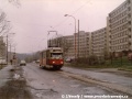 Slavnostně vyzdobený vůz T2 ev.č.8 projíždí závěrečným úsekem tramvajově tratě v Jablonci nad Nisou, všimněte si koleje ve středu vozovky... | 23.4.1988