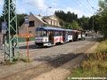 Souprava vozů T3m ev.č.38+43 vyčkává ve výhybně Brandl na křižování s protijedoucím vlakem. | 23.8.2013