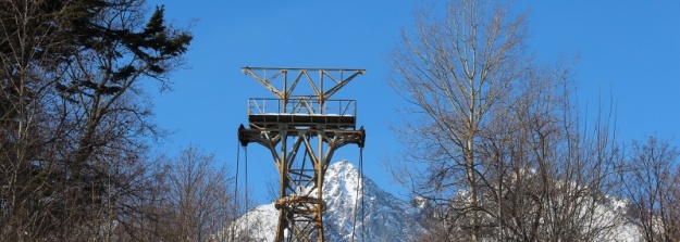Poslední viditelným pozůstatkem po visuté lanové dráze na Skalnaté Pleso, s výjimkou budov, je podpěra číslo 1 s prověšenými nosnými lany. | 29.1.2012