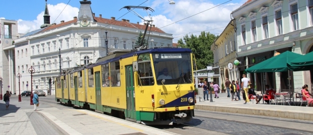 Do zastávky Városház tér vjíždí vůz KT8D5 ev.č.209 (ex DP Košice ev.č.514). | 26.6.2014