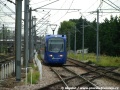 Vůz č. TT10 přejíždí přes křížení s manipulačními a vlečkovými kolejemi před stanicí Aulnay-sous-Bois. Trasa linky T4 zde vede v souběhu s železniční tratí SNCF, avšak je oddělena plotem | 25.8.2009
