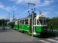 V Poznani již neobvyklý vůz typu Konstal 102n ev.č.71 v zastávce Rondo Staroleka. Za povšimnutí stojí zejména umístění linkových orientací | 16.-17.8. 2005