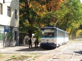 Ve směru z centra byla na zastávce Kalnicema iela zachycena na lince 2 souprava T6B5-R ev.č.35250+35261. Fotka je proti slunci a nešotoušská, ale zachycuje krásně atmosféru podzimní Rigy. | 1.10.2011
