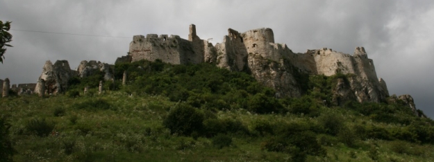 Seznamte se, prosím, Spišský hrad, jehož hradební zdi obepínají plochu více jak 41 400 m2, jedná se o jeden z nejrozsáhlejších hradních areálů Evropy | 8.8.2010