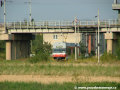 Jednotka TEŽ 425 951-1 najíždí po manipulační spojce z depa TEŽ do nástupní stanice Poprad-Tatry | 5.8.2007