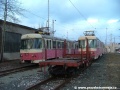 Odstavené jednotky 420 953-2 a za oplenovým vozem trošku skrytá 420 959-9 v depu Tatranských Elektrických Železnic v Popradu. | 16.3.2009