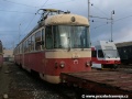 Jednotka 420 959-9 odstavená v depu Tatranských Elektrických Železnic v Popradu již na pravidelnou jízdu s cestujícími, oproti jednotce 425 957-8, nevyjede. Možná jí čeká muzejní lesk, možná odlesk hořáku autogenu.... | 16.3.2009