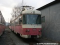 Jednotka 420 953-2 odstavená v depu Tatranských Elektrických Železnic v Popradu. | 16.3.2009