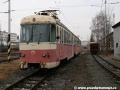 V depu Tatranských Elektrických Železnic v Popradu odstavená jednotka 420 959-9, úplně vzadu vidíme obrysy jednotky 420 962-3 a vpravo naopak jednotku 420 966-4. | 16.3.2011