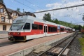 Poslední jednotku 425 964-4 v původním barevném provedení zachytil snímek v čele soupravy mířící na Štrbské Pleso ve Starém Smokovci. | 20.7.2019