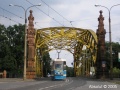 Dle mého názoru nejkrásnější tramvajový most ve Wroclawi s vozem ev.č.2382, který před několika okamžiky odstanicoval v zast. Hala Ludowa. | 17.8.2005