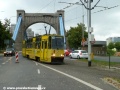 Souprava vozů KOnstal 105Na vedená vozem ev.č.2496 na okružní lince 0 opustila most Grunwaldzki. | 20.7.2011