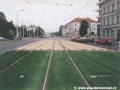 Podoba tramvajové tratě Prašný most - Hradčanská s travnatým zákrytem z roku 2002 | 1.6.2002
