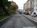 V ulici Na Moráni dochází k závěrečným dokončovacím pracím, pokládce litého asfaltu v prostoru mezi krajní kolejnicí tramvajové tratě a obrubníky. | 3.10.2007