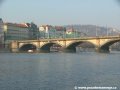 Palackého most fotografovaný z náplavky pod Rašínovým nábřežím | 23.1.2006