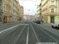 Za křižovatkou Vladimírova pokračuje tramvajová trať v Nuselské ulici přímým úsekem zřízeným klasickou kolejovou konstrukcí s asfaltovým zákrytem.