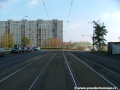 Za tramvajovými zastávkami Blatiny trať pokračuje přímým úsekem ke křižovatce s Bazovského ulicí