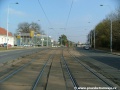 V pravém oblouku se tramvajová trať dostane k místu, kde do roku 1974 tramvaje končily na šturcu...