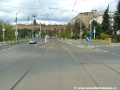 Tramvajová trať překračuje křižovatku s Podolskou ulicí a naše cesta zde končí.