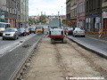 Obnovená kolej z centra v Radlické ulici byla zřízena na původní železobetonové desce, po původní koleji do centra jsou zatím patrné jen odstraněné podkladnice v betonové desce. | 19.9.2008