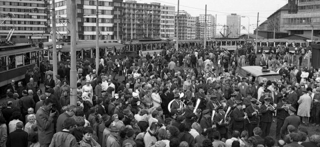 O ukončení provozu dvounápravových tramvají byl velký zájem. | 9.5.1974