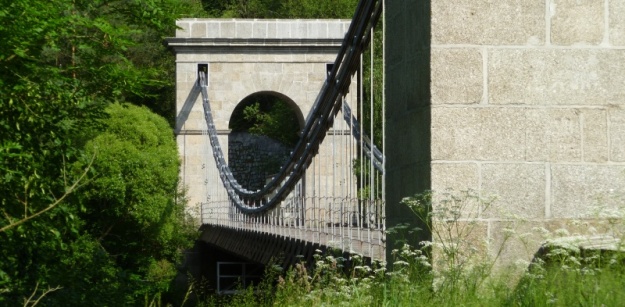 Historický řetězový most vystavěný v roce 1848 v Podolsku dominuje od roku 1975 údolí Lužnice ve Stádleci. | 5.6.2011