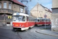 Společně se soupravou vozů T3 #6890+#6891 vyjíždíme s linkou 25 ze smyčky Střelničná (dnes Březiněveská) do Klapkovy ulice, kde je nástupní zastávka. | 31.10.1998