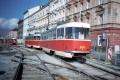 Na stejném místě, u vjezdu do budoucí smyčky Smíchovské nádraží v křižovatce ulic Nádražní a U Královské louky byla zezadu vyfotografována na lince 12 souprava vozů T3M #8093+#8037. | 12.11.1998