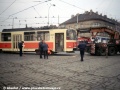 K nakolejení tramvaje bylo použito pohotovostní vozidlo Berger, jako ostatně v této době obvykle. Tramvaj byla vykolejena pouze předním podvozkem a tak stačilo nadzvednout krajní článek vozu | 18.2.1998