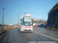 O chvilku později to již bylo horší, z jízdního pruhu ve směru do kopce jsem byl vytrouben. Přesto byla alespoň takto vyfotografována tramvaj typu RT6N1 ev.č.1804 na lince 4, tehdy v Brně naprosto běžná záležitost. Po vyfocení vozu ev.č.1804 následuje rychlý úprk na vlak do Olomouce | 27.10.1997