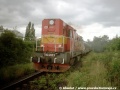 Při přetahu po vlečce lokomotivky na nádraží Libeň byla použita lokomotiva ČD 742.269-4. Na snímku je souprava zachycena v blízkosti nadjezdu Poděbradské ulice. | 8.7.1998